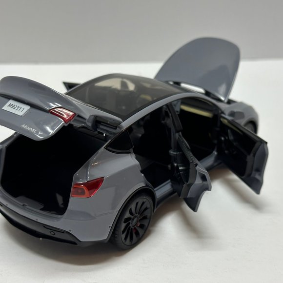 1:24 Tesla Model Y Diecast With Headlight & Taillight LED Gray - Picture 6 of 10
